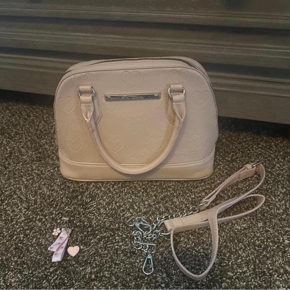 Coquette Style Betsy Johnson Pink Heart Purse - Picture 1 of 6